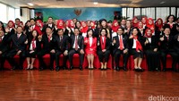 Para pengurus Ikatan Notaris Indonesia foto bersama.