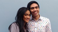 Ayu tampil bersama sang suami, Ditto dalam acara acara Rumpi No Secret di Trans TV.