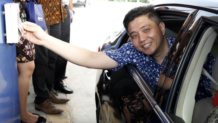 Ingin Dapat Diskon Tarif Tol? Bayarnya Pakai Uang Elektronik