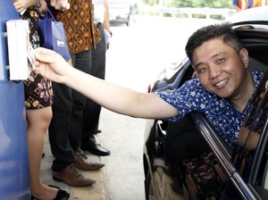 Saldo Uang Elektronik Habis? Gerbang Tol Ini Sediakan Isi Ulang