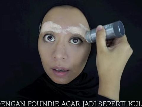 Kreatif, Beauty Vlogger Indonesia Transformasi Jadi Hantu 