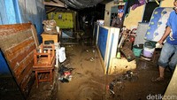 Kampung Cibeber Girang dan Kampung Pamoyanan diterjang banjir pada Selasa (14/6/2016) malam.
