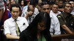 Ayah Mirna Hadiri Sidang Perdana Jessica