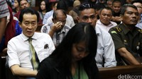 Darmawan tampak mengamati jalannya persidangan.