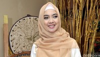 Ia terlihat selalu tersenyum saat diabadikan oleh fotografer. Pool/Noel/detikFoto.