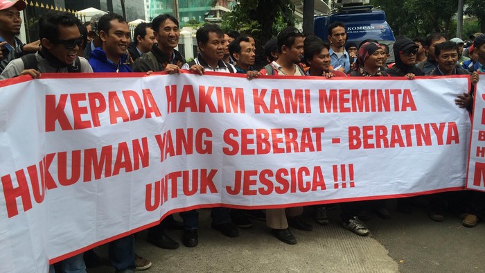 Massa Demo di PN Jakpus, Minta Jessica Dihukum Berat