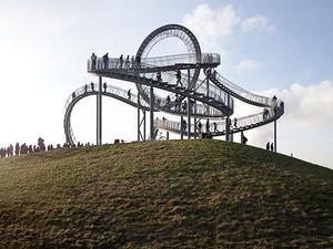 Keren Atau Ngeri, Jalan Kaki di Jalur Roller Coaster