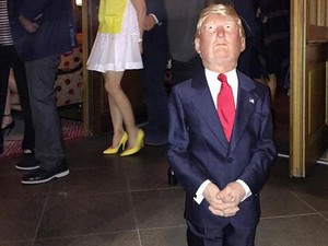 Patung Donald Trump Berlutut Curi Perhatian di Art Basel 2016