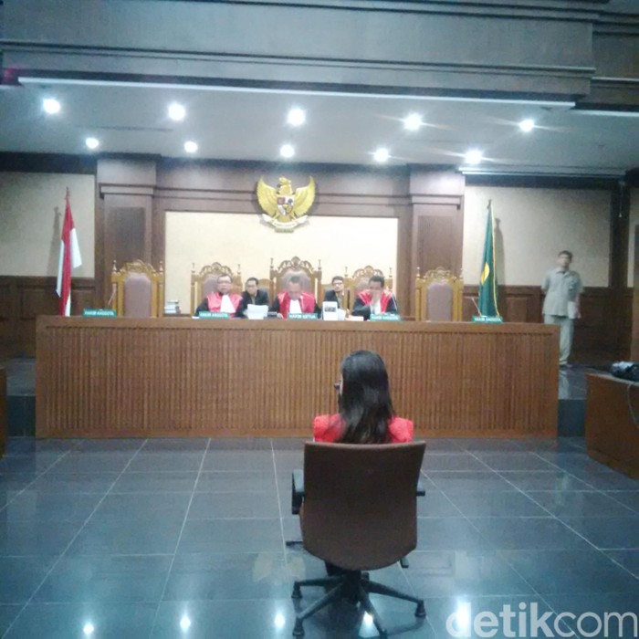 Jessica Menolak Cicipi Kopi Bersianida yang Diseruput Mirna
