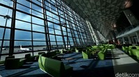 Pantauan detikcom di Terminal 3 Ultimate Bandara Soekarno-Hatta, Cengkareng, Tangerang, Banten, Rabu (16/6/2016), karpet-karpet mulai dari di sekitar pemeriksaan bagasi hingga ke area ruang tunggu untuk naik ke pesawat (boarding) telah terpasang rapi. Hasan Alhabshy/detikcom.