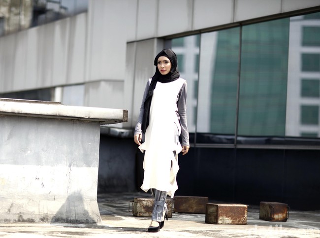 Wardrobe: HIJUP. Fotografer: Reno (Detikcom). Makeup Artist: Wardah Beauty. Stylist: Alissa Safiera & Kiki Oktaviani. Hijab Stylist: Arina Yulistara. Model: Kanya Cittasara