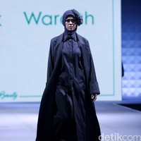 ETU by Restu Anggraini Lavoyageuse for Wardah heart of Beauty Muslim Fashion Festival 2016 at Plaza Selatan. Istora Senayan. Jakarta. [Foto: Mohammad Abduh/Wolipop]