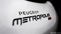Dan bisa dikatakan motor 3 roda Peugeot Meropolis memberikan kenyaman, ketangguhan yang luar biasa meski memiliki 3 roda.