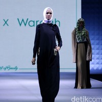 La Muralla Roja by Norma Hauri for Wardah heart of Beauty Muslim Fashion Festival 2016 at Plaza Selatan. Istora Senayan. Jakarta. [Foto: Mohammad Abduh/Wolipop]