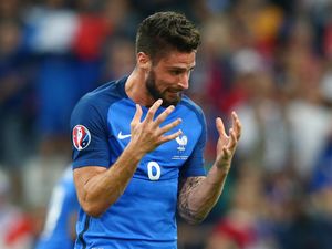 Giroud yang Buang-Buang Peluang