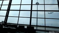 Tak semua lantai di T3 Ultimate ini menggunakan karpet, hanya bagian tertentu saja. Sisanya menggunakan keramik. Hasan Alhabshy
