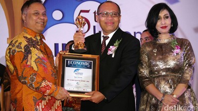 BPJS Ketenagakerjaan Raih Indonesia Insurance Award