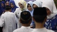 Para istri anggota DPR dari Fraksi PAN yang hadir antara lain Viona Rosalina, Jihan Fahira, dan Futri Zulya Safitri.