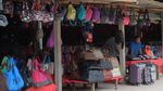 Belanja Suvenir Laos di Dekat Sungai Mekong