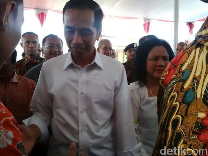 Dites Jokowi, Ibu Asal Brebes ini Cuma Hafal Nama Satu Menteri
