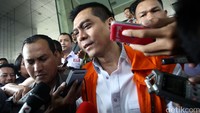 Sanusi ditahan KPK setelah terjaring dalam Operasi Tangkap Tangan (OTT) KPK terkait dugaan suap pembahasan dua Raperda tentang Zonasi wilayah Pesisir dan pulau-pulau Kecil provinsi DKI Jakarta 2015-2035 dan Raperda tentang Rencana Kawasan Tata Ruang Kawasan Strategis Pantai Jakarta Utara.