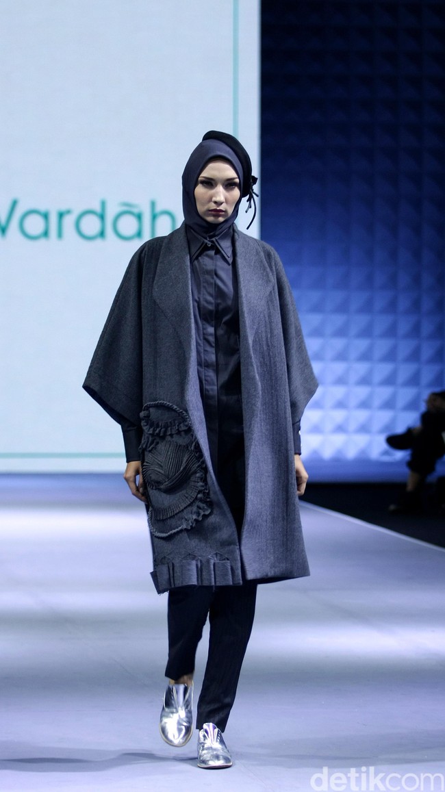 ETU by Restu Anggraini Lavoyageuse for Wardah heart of Beauty Muslim Fashion Festival 2016 at Plaza Selatan. Istora Senayan. Jakarta. [Foto: Mohammad Abduh/Wolipop]