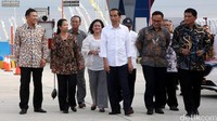 Presiden Jokowi meninjau Tol Pejagan-Brebes Timur.