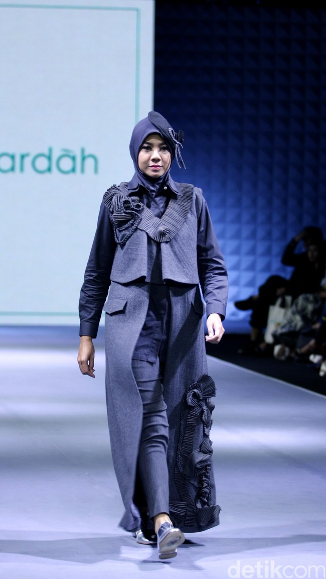 ETU by Restu Anggraini Lavoyageuse for Wardah heart of Beauty Muslim Fashion Festival 2016 at Plaza Selatan. Istora Senayan. Jakarta. [Foto: Mohammad Abduh/Wolipop]