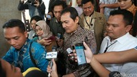 Berdasarkan surat panggilan bernomor S.Pgl/19/8/VI/2016/Dit Tipidum itu, Saut diminta bertemu dengan penyidik bernama AKBP M Rivai Arvan di kantor Subdit III Dir Tipidum Bareskrim Polri.