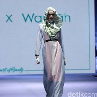La Muralla Roja by Norma Hauri for Wardah heart of Beauty Muslim Fashion Festival 2016 at Plaza Selatan. Istora Senayan. Jakarta. [Foto: Mohammad Abduh/Wolipop]