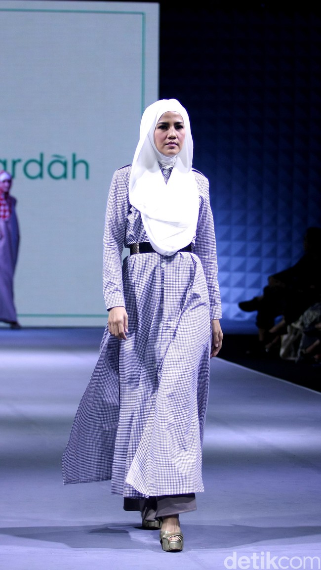 La Muralla Roja by Norma Hauri for Wardah heart of Beauty Muslim Fashion Festival 2016 at Plaza Selatan. Istora Senayan. Jakarta. [Foto: Mohammad Abduh/Wolipop]