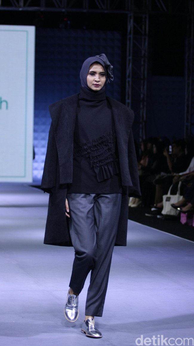 ETU by Restu Anggraini Lavoyageuse for Wardah heart of Beauty Muslim Fashion Festival 2016 at Plaza Selatan. Istora Senayan. Jakarta. [Foto: Mohammad Abduh/Wolipop]