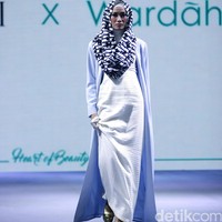 La Muralla Roja by Norma Hauri for Wardah heart of Beauty Muslim Fashion Festival 2016 at Plaza Selatan. Istora Senayan. Jakarta. [Foto: Mohammad Abduh/Wolipop]