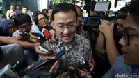 Sunny tak menjawab sejumlah pertanyaan wartawan terkait adanya aliran uang dari perusahaan pengembang reklamasi.