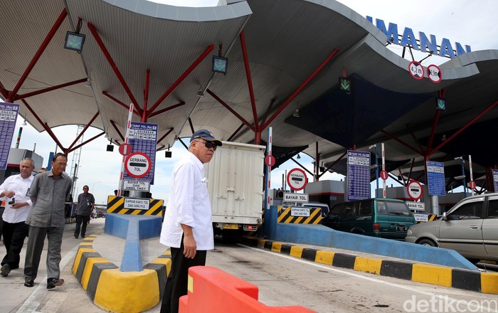 Menteri Basuki Cek Kelancaran Transaksi Pembayaran di Tol Palimanan