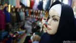 Mendulang Rezeki Berjualan Jilbab