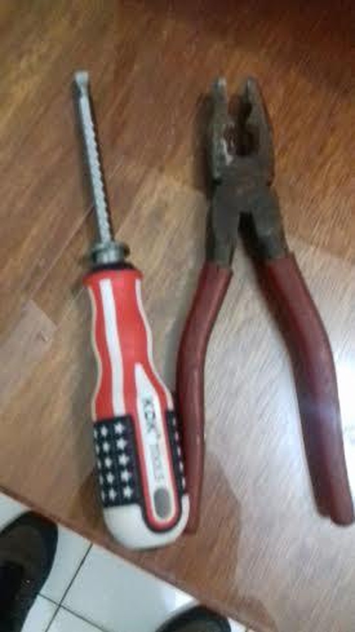 Ketahuan Mencuri di Toko Onderdil, Maling Jatuh dari Atap