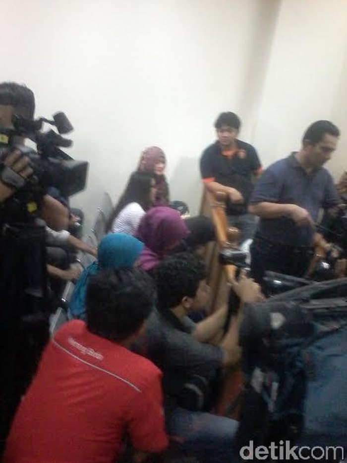 Pembunuh Anaknya Divonis 10 Tahun Bui, Ibu Eno Marahi Pengacara