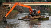 Pemerintah Provinsi DKI Jakarta terus membenahi saluran dan resapan air guna mempersiapkan datangnya musim penghujan, untuk memperbanyak resapan dan mengurangi banjir yang kerap terjadi di Ibukota.