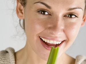 Makanan dan Minuman yang Tangkal Bau Badan Tak Sedap