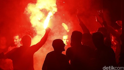 Suporter Inggris dan Rusia Bentrok Lagi