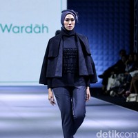 ETU by Restu Anggraini Lavoyageuse for Wardah heart of Beauty Muslim Fashion Festival 2016 at Plaza Selatan. Istora Senayan. Jakarta. [Foto: Mohammad Abduh/Wolipop]