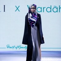 La Muralla Roja by Norma Hauri for Wardah heart of Beauty Muslim Fashion Festival 2016 at Plaza Selatan. Istora Senayan. Jakarta. [Foto: Mohammad Abduh/Wolipop]