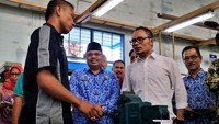 Hanif berdialog dengan peserta pelatihan. Istimewa/Kemenaker.