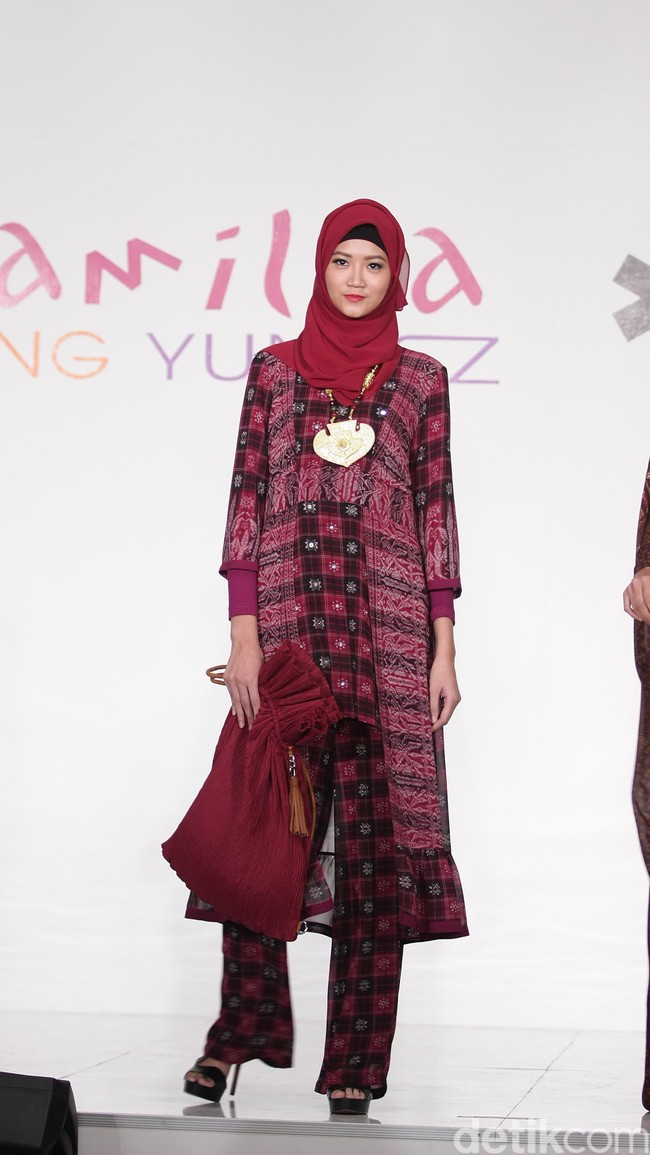 Itang Yunasz Kamila & Preview at Tanah Abang. Jakarta. [Foto: Mohammad Abduh/Wolipop]