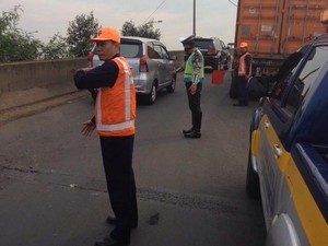 Ada Truk Mogok, Tol Bandara Arah ke Tol JORR 2 Macet
