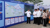 Sementara, pada ruas Batang-Semarang pekerjaan yang akan dimulai fokus pada Seksi I sepanjang 3,2 km dan Seksi II sepanjang 36,35 km. Sisa pekerjaan pada ruas Batang-Semarang yakni Seksi III, IV dan V masih menunggu kesiapan lahan.