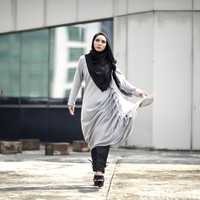 Wardrobe: HIJUP. Fotografer: Moh. Abdoeh (Detikcom). Makeup Artist: Wardah Beauty. Stylist: Alissa Safiera & Kiki Oktaviani. Hijab Stylist: Arina Yulistara. Model: Siti Hajar Riska Ariyanti