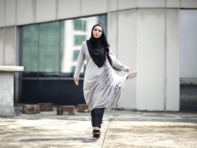 Wardrobe: HIJUP. Fotografer: Moh. Abdoeh (Detikcom). Makeup Artist: Wardah Beauty. Stylist: Alissa Safiera & Kiki Oktaviani. Hijab Stylist: Arina Yulistara. Model: Siti Hajar Riska Ariyanti