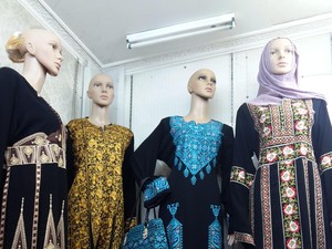 Abaya Bordir, Busana Muslim yang Banyak Dijual di Tanah Abang Jelang Lebaran